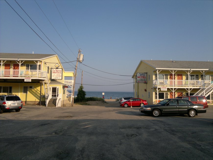 Seaside motels in OOB.